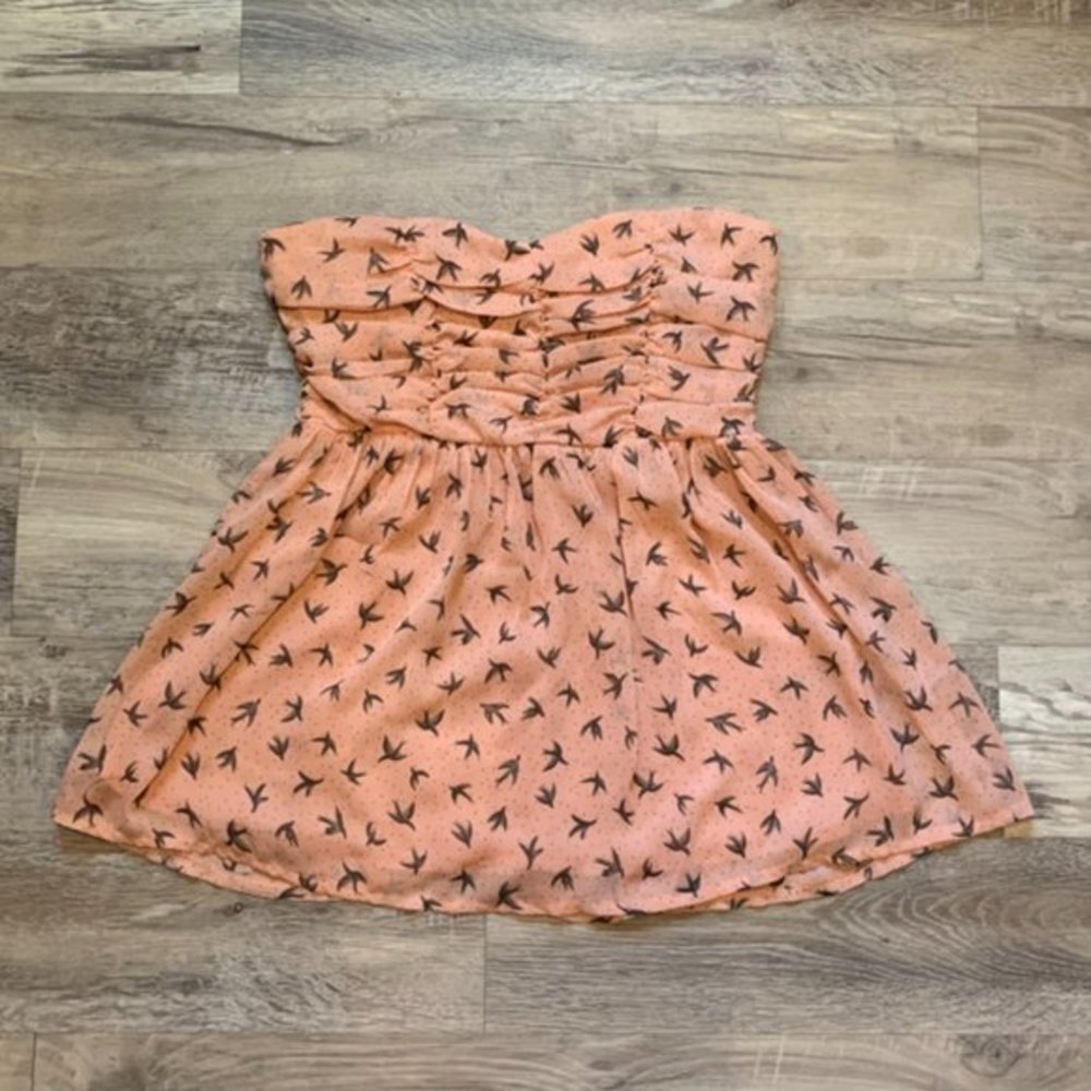 FOREVER 21 Strapless Smocked Top Blouse • size medium